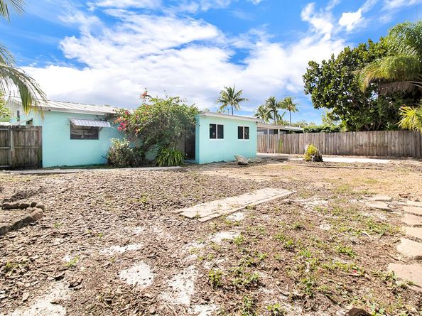 325 SE 10th Court, Deerfield Beach FL 33441