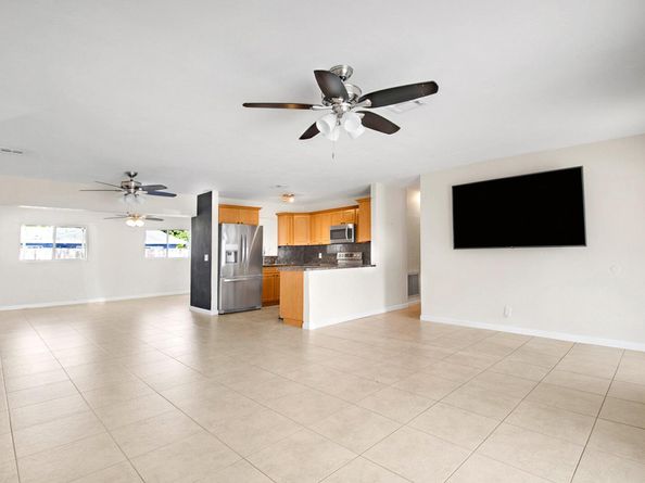 325 SE 10th Court, Deerfield Beach FL 33441