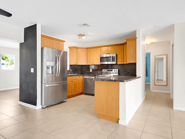 325 SE 10th Court, Deerfield Beach FL 33441