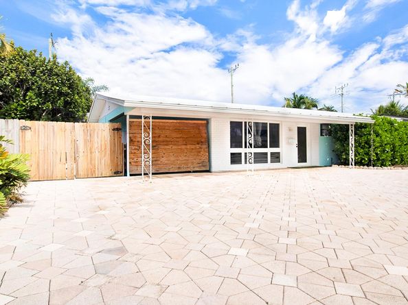 325 SE 10th Court, Deerfield Beach FL 33441