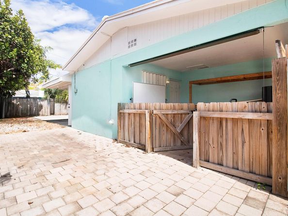 325 SE 10th Court, Deerfield Beach FL 33441