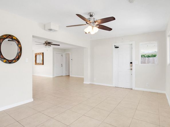 325 SE 10th Court, Deerfield Beach FL 33441