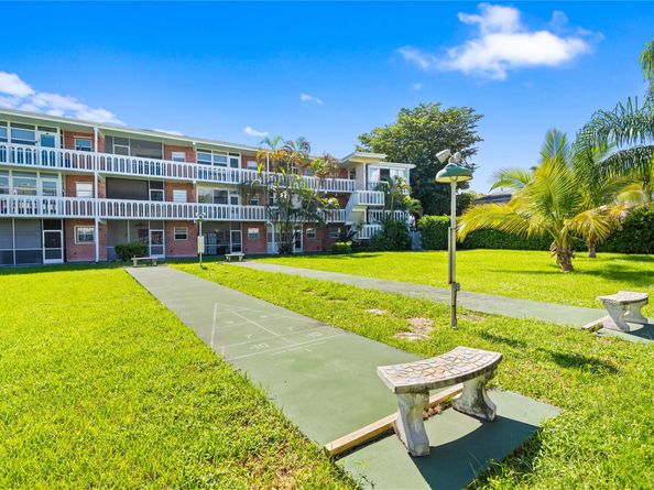 161 NE 10th Ave 3B, Hallandale Beach FL 33009