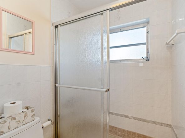 161 NE 10th Ave 3B, Hallandale Beach FL 33009