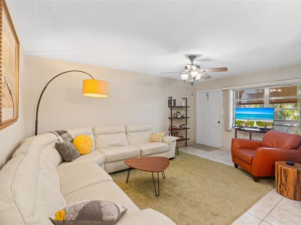 161 NE 10th Ave 3B, Hallandale Beach FL 33009