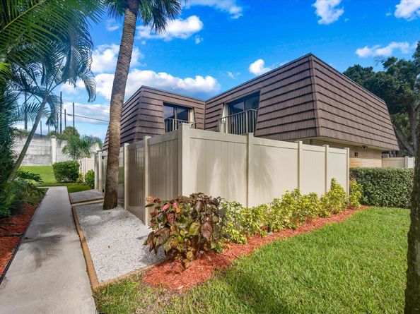 7311 73rd Way, West Palm Beach FL 33407