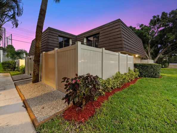 7311 73rd Way, West Palm Beach FL 33407