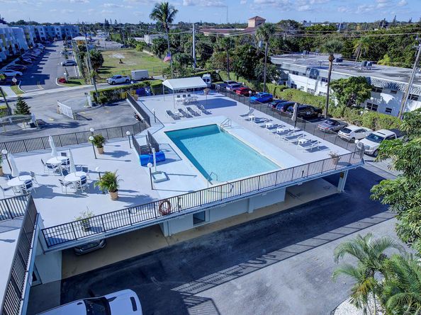 3040 Lake Shore Drive 502, Riviera Beach FL 33404