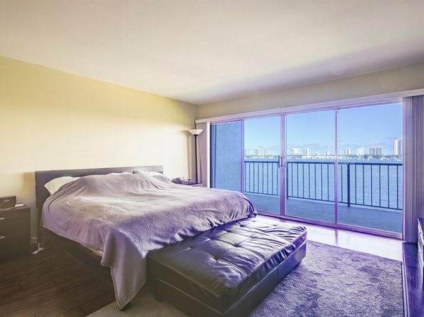 3040 Lake Shore Drive 502, Riviera Beach FL 33404