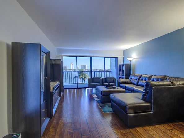 3040 Lake Shore Drive 502, Riviera Beach FL 33404