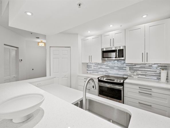 3020 NE 32nd Ave PH11, Fort Lauderdale FL 33308