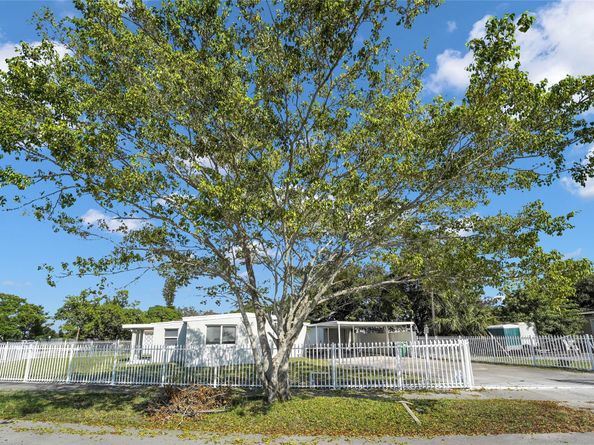 2396 Service Road, Opa Locka FL 33054