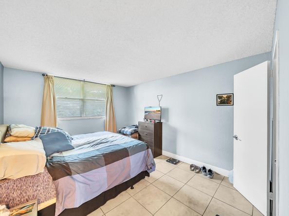 1805 Sans Souci Blvd 507, North Miami FL 33181