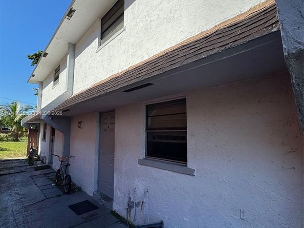 1741 SW 40th Terrace, Fort Lauderdale FL 33317
