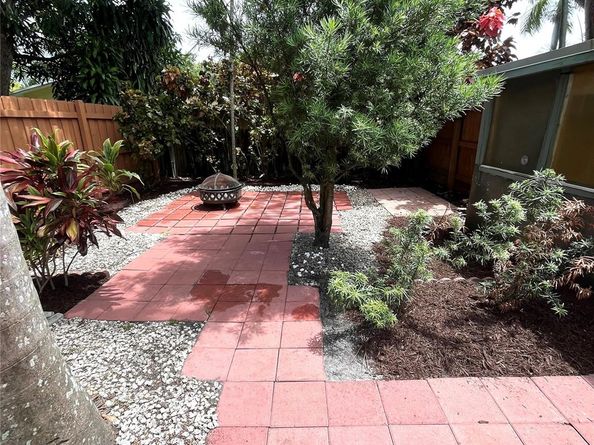 1644 NE 33rd St, Oakland Park FL 33334