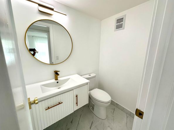 121 Sheffield F, West Palm Beach FL 33417