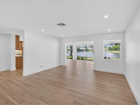 8 Slash Pine Drive, Boynton Beach FL 33436