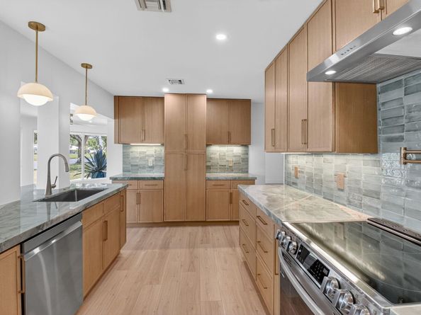 8 Slash Pine Drive, Boynton Beach FL 33436