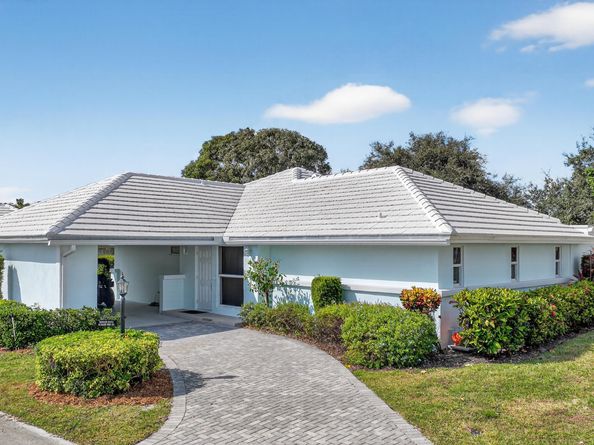 8 Slash Pine Drive, Boynton Beach FL 33436