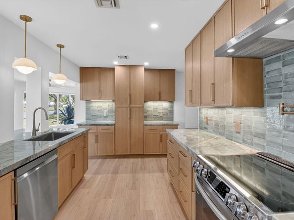 8 Slash Pine Drive, Boynton Beach FL 33436