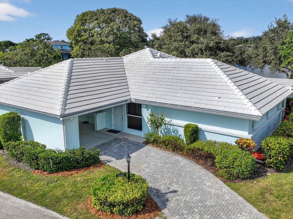 8 Slash Pine Drive, Boynton Beach FL 33436