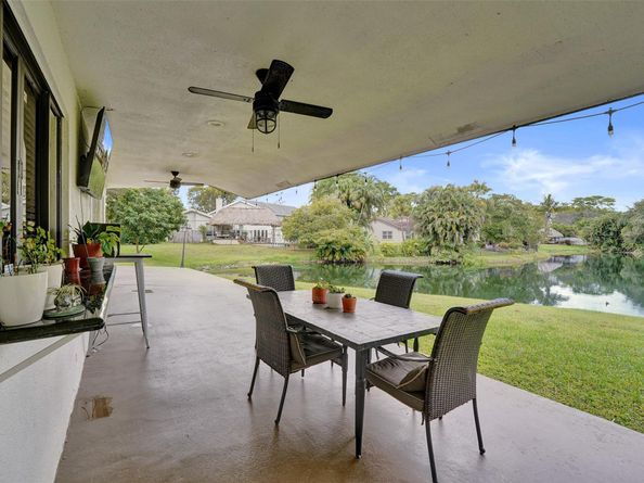 1041 SW 92nd Ave, Plantation FL 33324