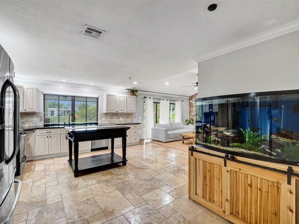 1041 SW 92nd Ave, Plantation FL 33324