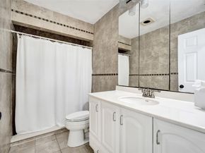 1041 SW 92nd Ave, Plantation FL 33324