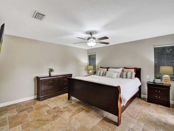 1041 SW 92nd Ave, Plantation FL 33324