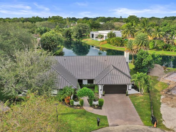 1041 SW 92nd Ave, Plantation FL 33324