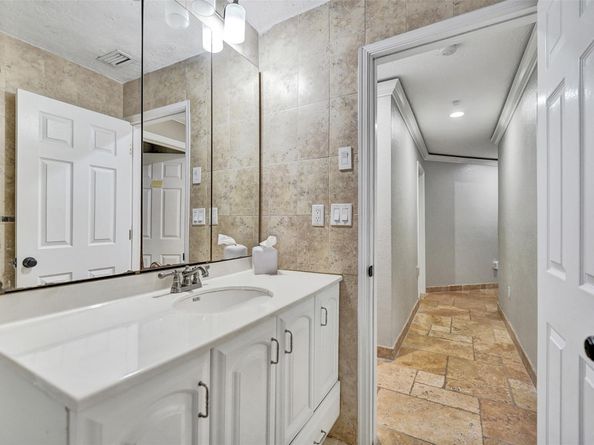 1041 SW 92nd Ave, Plantation FL 33324