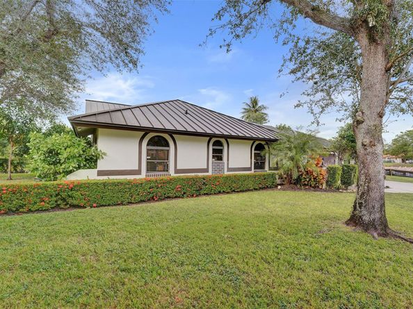 1041 SW 92nd Ave, Plantation FL 33324