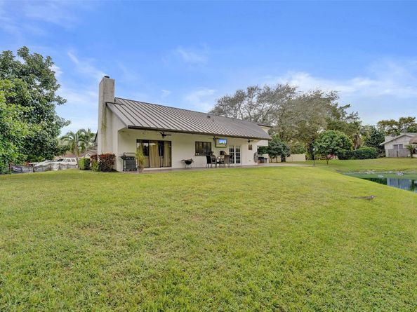 1041 SW 92nd Ave, Plantation FL 33324