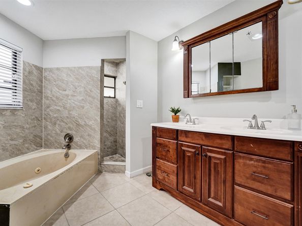 1041 SW 92nd Ave, Plantation FL 33324