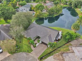 1041 SW 92nd Ave, Plantation FL 33324