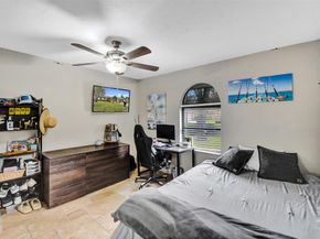 1041 SW 92nd Ave, Plantation FL 33324