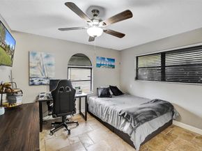 1041 SW 92nd Ave, Plantation FL 33324