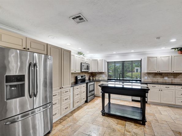 1041 SW 92nd Ave, Plantation FL 33324