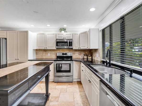 1041 SW 92nd Ave, Plantation FL 33324