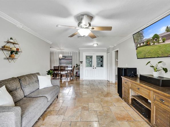 1041 SW 92nd Ave, Plantation FL 33324