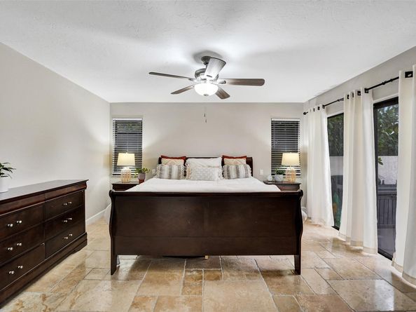 1041 SW 92nd Ave, Plantation FL 33324