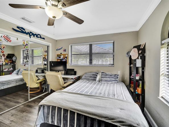 1041 SW 92nd Ave, Plantation FL 33324