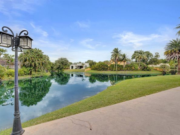 1041 SW 92nd Ave, Plantation FL 33324