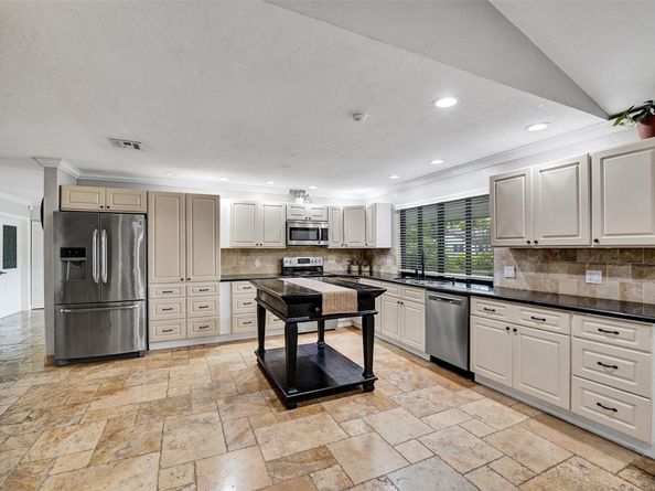 1041 SW 92nd Ave, Plantation FL 33324