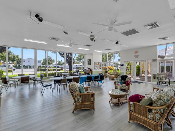 2711 NW 4th Avenue, Pompano Beach FL 33064