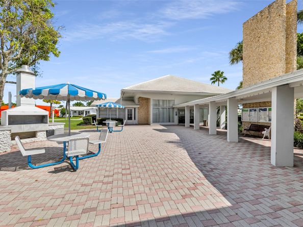 2711 NW 4th Avenue, Pompano Beach FL 33064