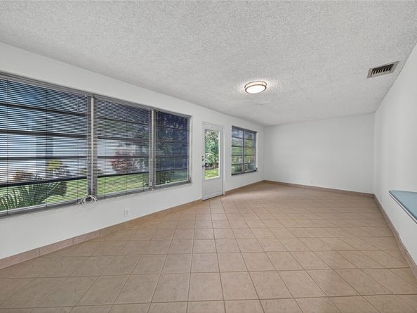 2711 NW 4th Avenue, Pompano Beach FL 33064