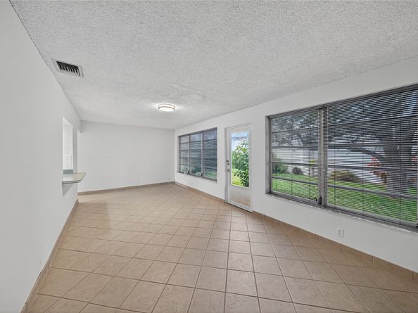 2711 NW 4th Avenue, Pompano Beach FL 33064