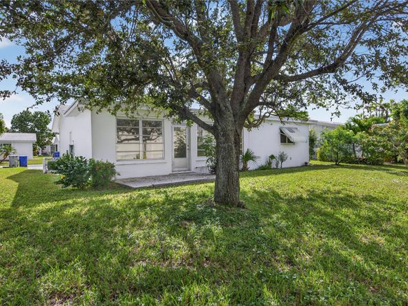 2711 NW 4th Avenue, Pompano Beach FL 33064