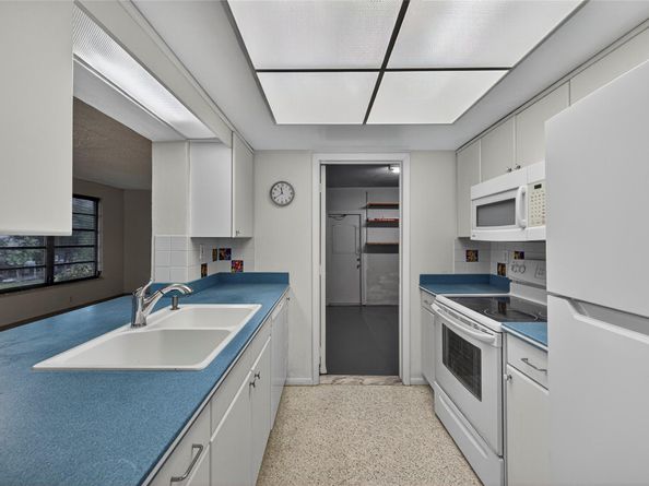 2711 NW 4th Avenue, Pompano Beach FL 33064